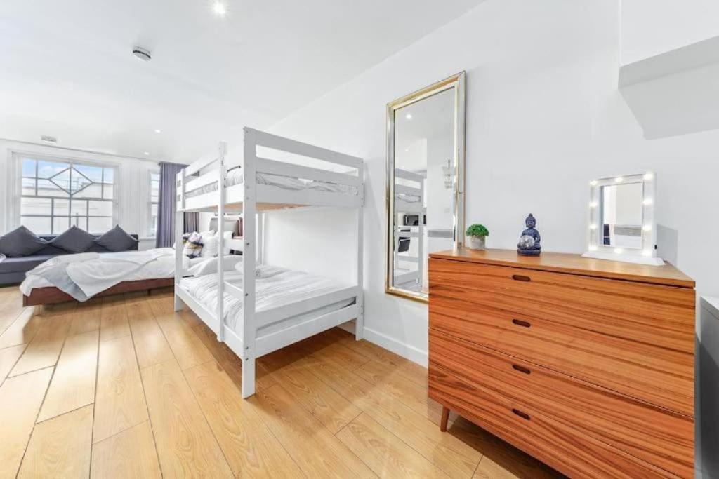 1 Bedroom Flat Piccadilly Sleep 7 In London Vr10 Extérieur photo