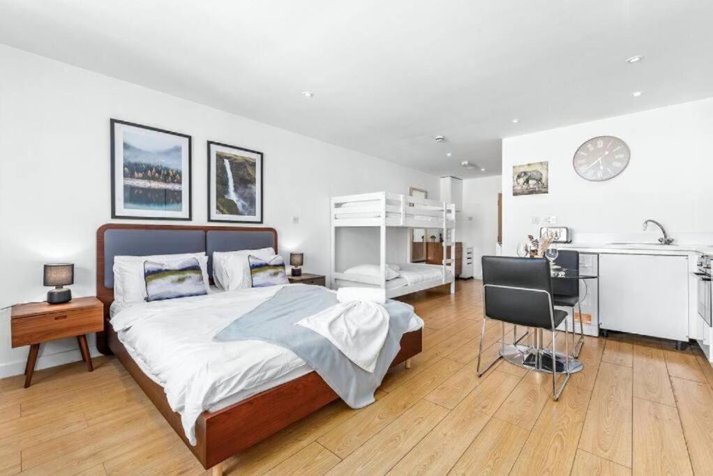 1 Bedroom Flat Piccadilly Sleep 7 In London Vr10 Extérieur photo