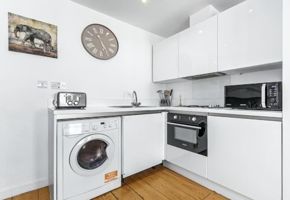 1 Bedroom Flat Piccadilly Sleep 7 In London Vr10 Extérieur photo