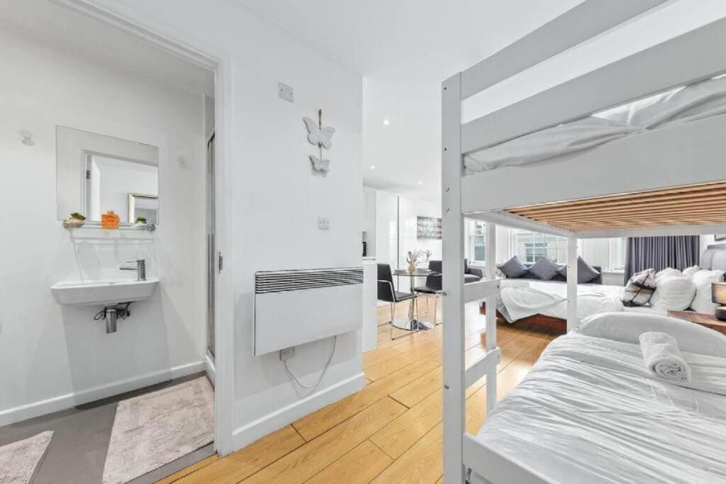 1 Bedroom Flat Piccadilly Sleep 7 In London Vr10 Extérieur photo
