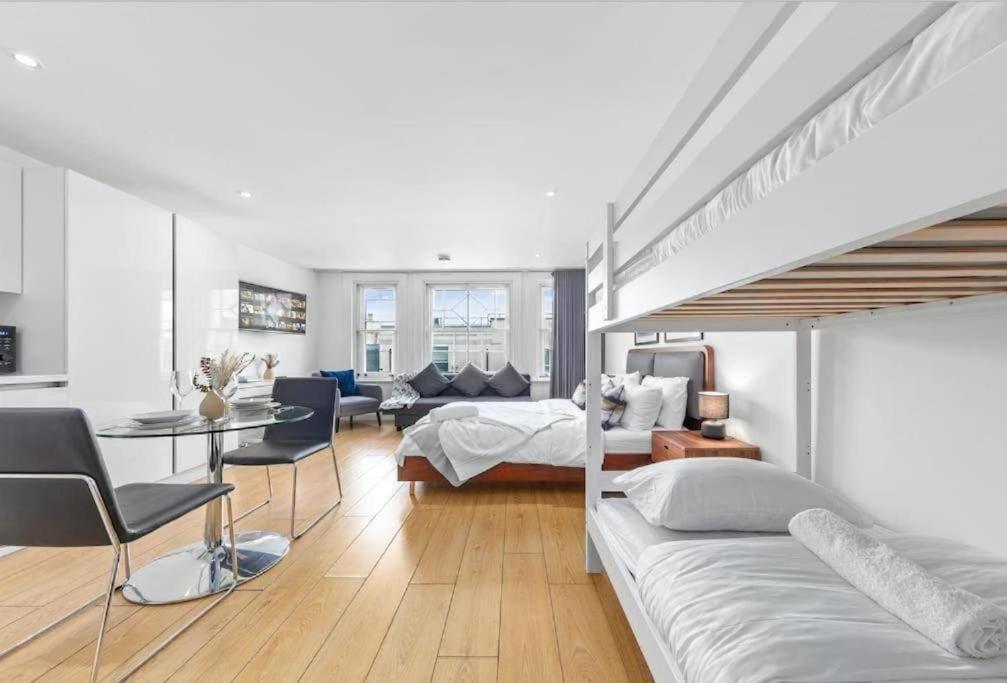 1 Bedroom Flat Piccadilly Sleep 7 In London Vr10 Extérieur photo
