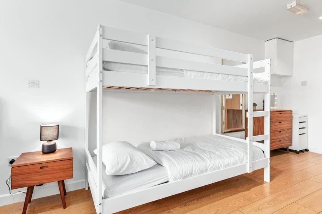 1 Bedroom Flat Piccadilly Sleep 7 In London Vr10 Extérieur photo