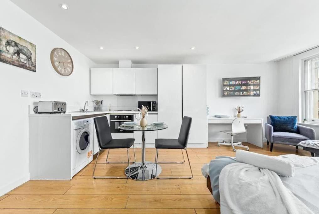 1 Bedroom Flat Piccadilly Sleep 7 In London Vr10 Extérieur photo